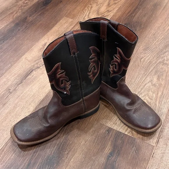 Magellan Outdoors Western Cowboy Brown Black Boots Youth Work Horse Size 5 Boy - Picture 2 of 10